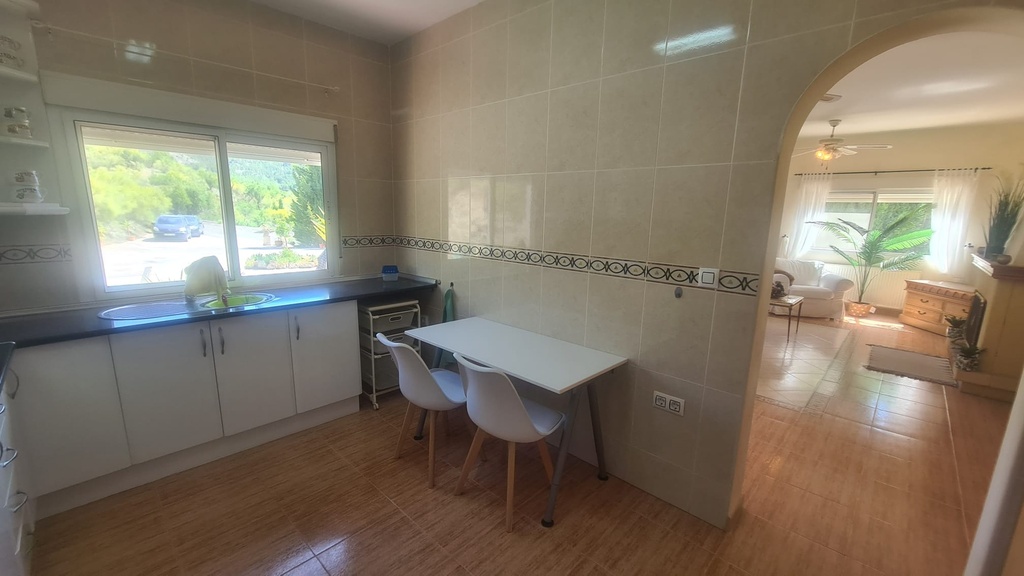 Landelijk Villa met 3 Slaapkamers, 1 Badkamer Te Koop in El Margen, Oria