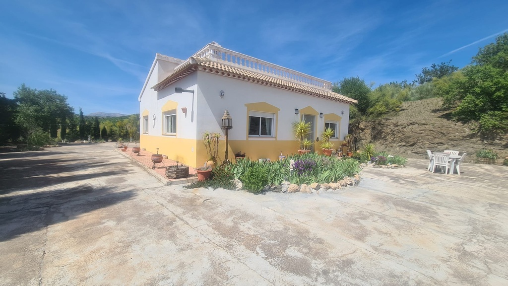 Landelijk Villa met 3 Slaapkamers, 1 Badkamer Te Koop in El Margen, Oria