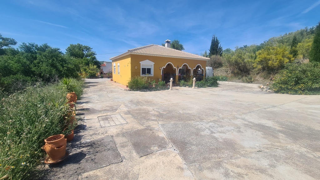 Landelijk villa met 3 slaapkamers en 1 badkamer te koop in El Margen, Oria, Almería