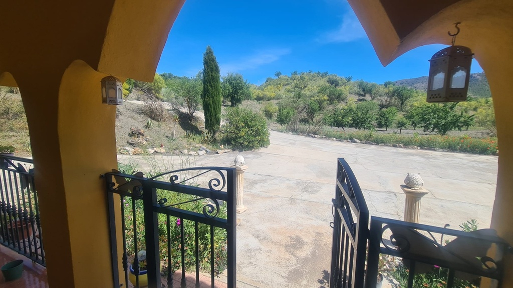 Landelijk villa met 3 slaapkamers en 1 badkamer te koop in El Margen, Oria, Almería