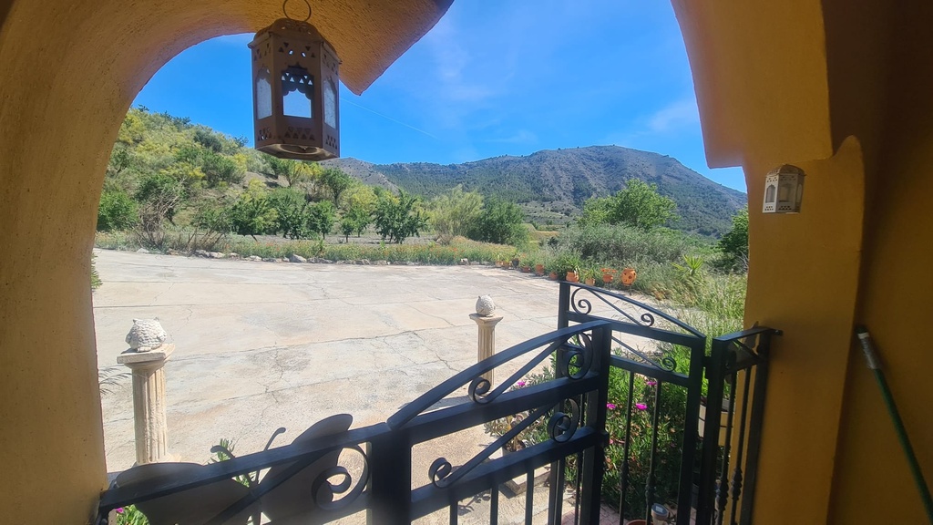 Landelijk villa met 3 slaapkamers en 1 badkamer te koop in El Margen, Oria, Almería