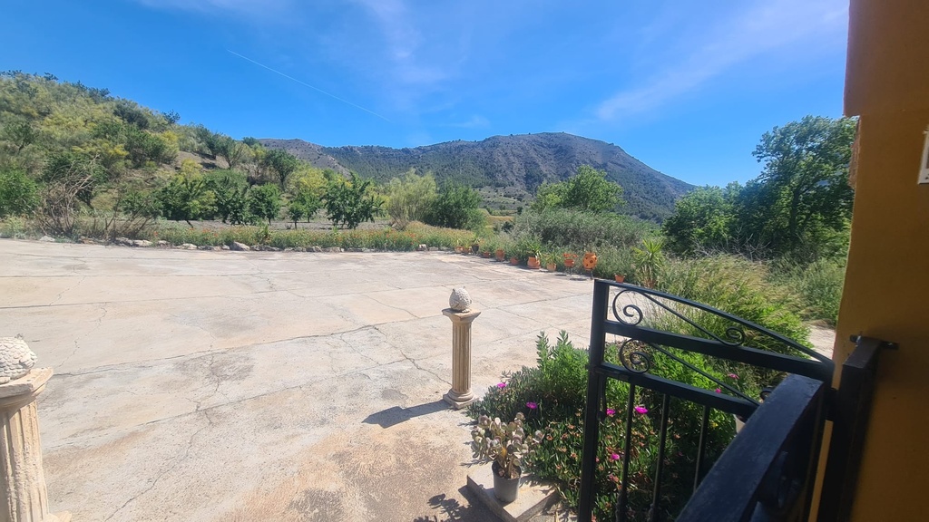 Landelijk villa met 3 slaapkamers en 1 badkamer te koop in El Margen, Oria, Almería