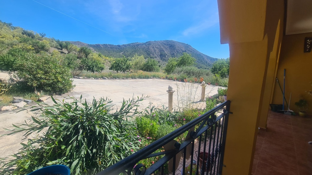 Landelijk villa met 3 slaapkamers en 1 badkamer te koop in El Margen, Oria, Almería