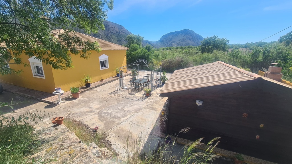 Landelijk villa met 3 slaapkamers en 1 badkamer te koop in El Margen, Oria, Almería