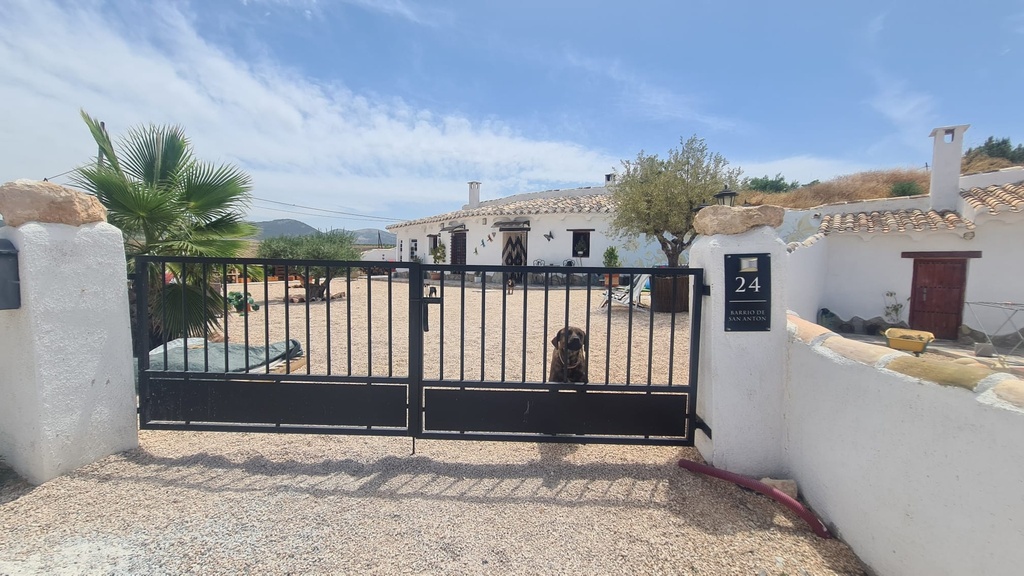 Prachtig grottenhuis met 3 slaapkamers en 2 badkamers – Orce, Granada