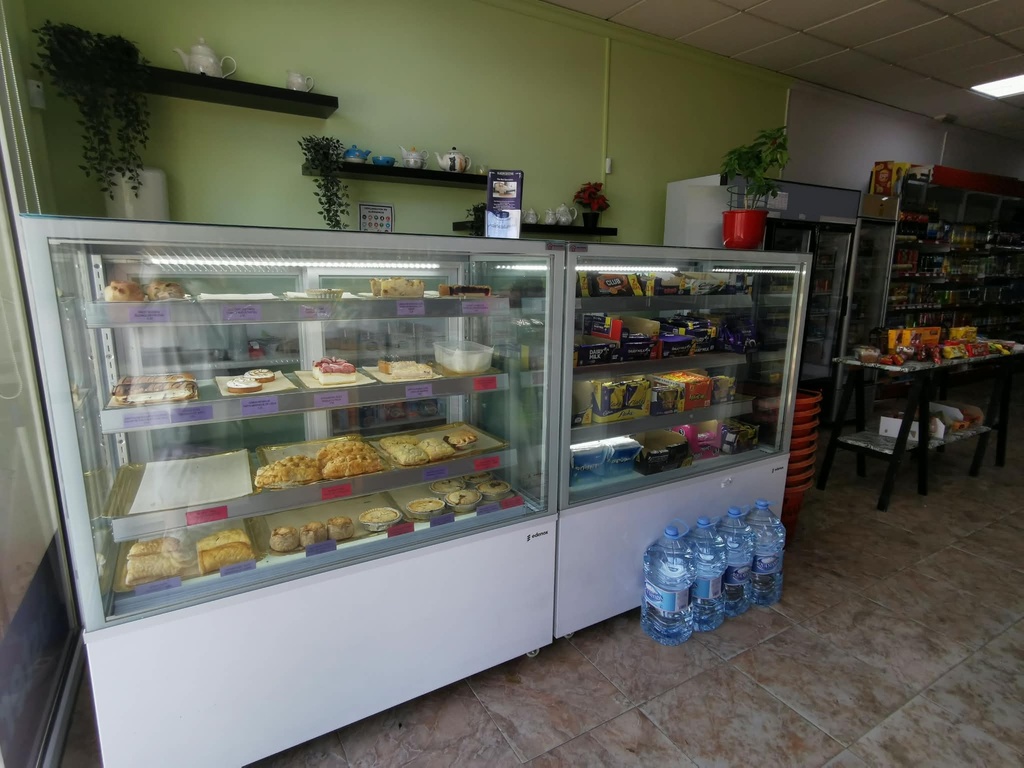 Gevestigde Britse Supermarkt – Erfpacht te Koop in Huércal-Overa, Almería