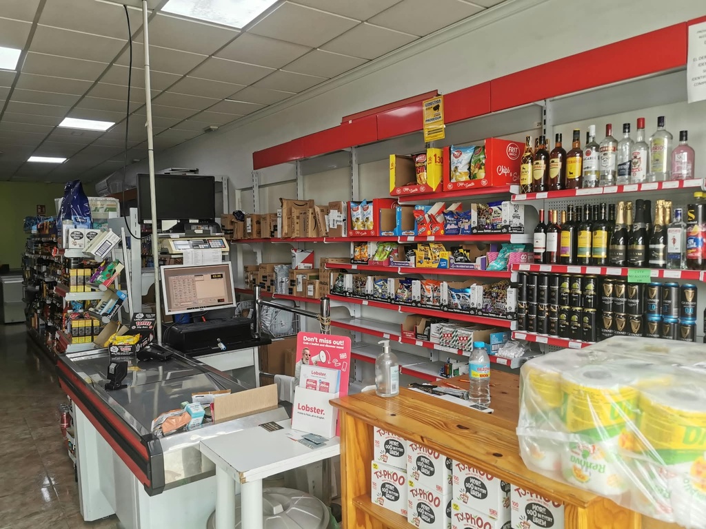 Gevestigde Britse Supermarkt – Erfpacht te Koop in Huércal-Overa, Almería