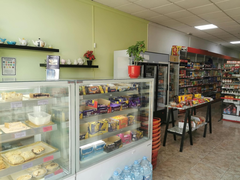 Gevestigde Britse Supermarkt – Erfpacht te Koop in Huércal-Overa, Almería
