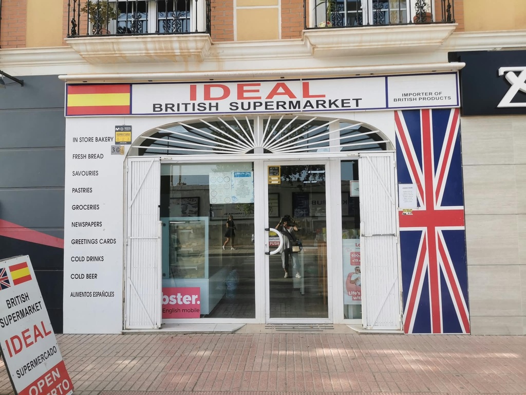 Gevestigde Britse Supermarkt – Erfpacht te Koop in Huércal-Overa, Almería
