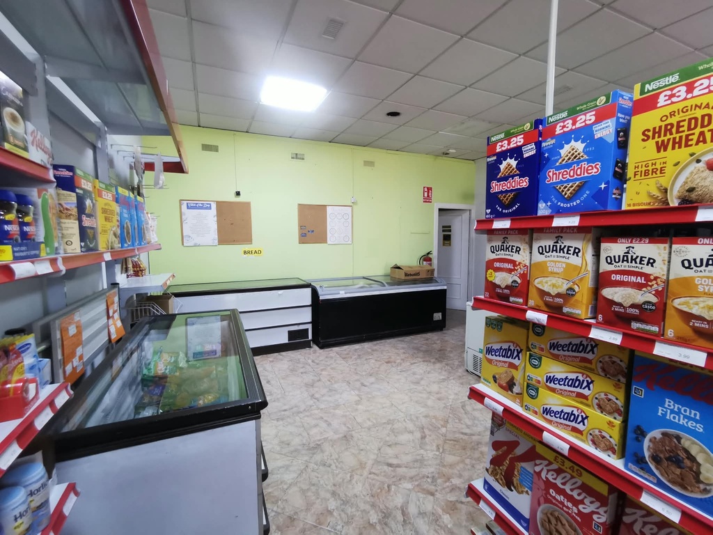 Gevestigde Britse Supermarkt – Erfpacht te Koop in Huércal-Overa, Almería