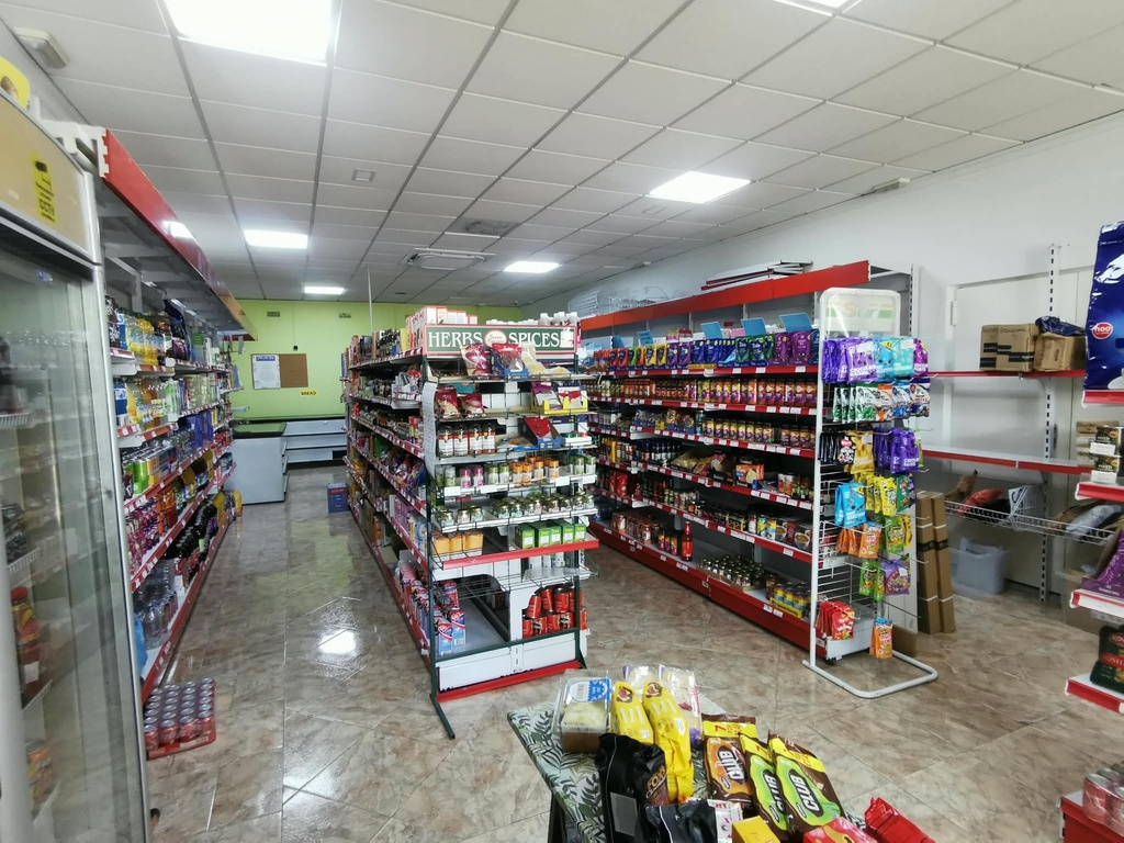 Gevestigde Britse Supermarkt – Erfpacht te Koop in Huércal-Overa, Almería