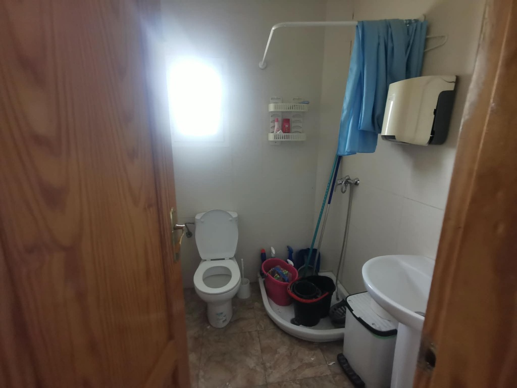 Gevestigde Britse Supermarkt – Erfpacht te Koop in Huércal-Overa, Almería