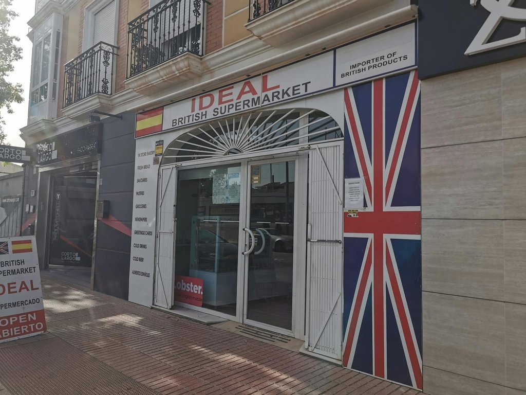 Gevestigde Britse Supermarkt – Erfpacht te Koop in Huércal-Overa, Almería