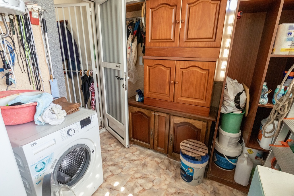 Uitzonderlijke Spaanse Villa met Privézwembad en Weelderige Tuinen dicht bij het Strand in La Regia