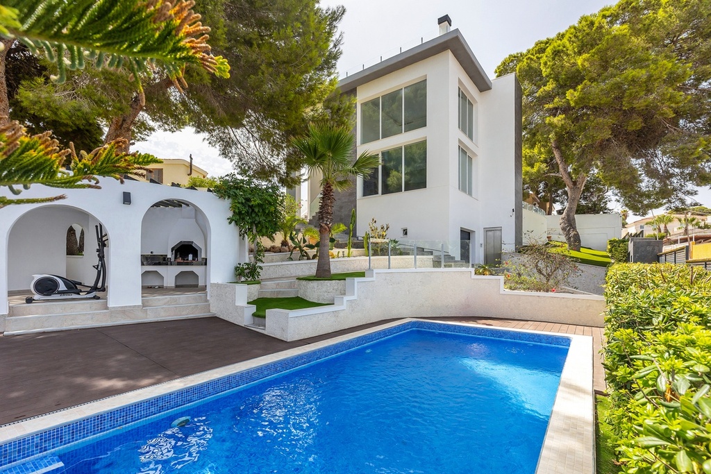 Vrijstaande villa te koop in Torrevieja