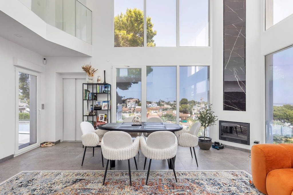 Vrijstaande villa te koop in Torrevieja