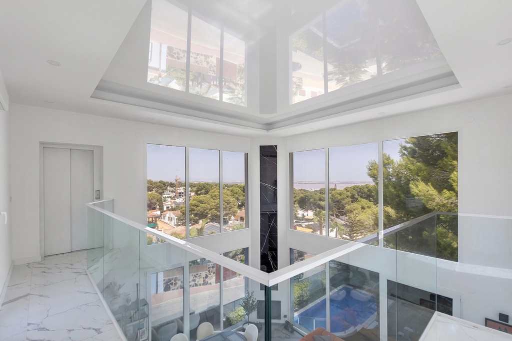 Vrijstaande villa te koop in Torrevieja