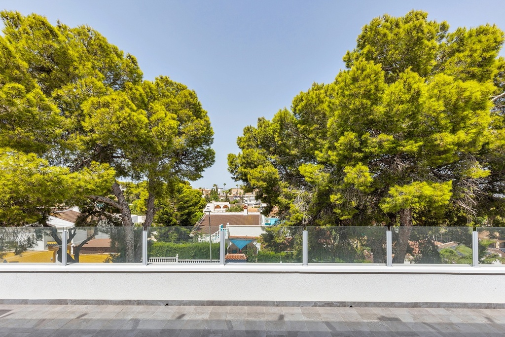 Vrijstaande villa te koop in Torrevieja
