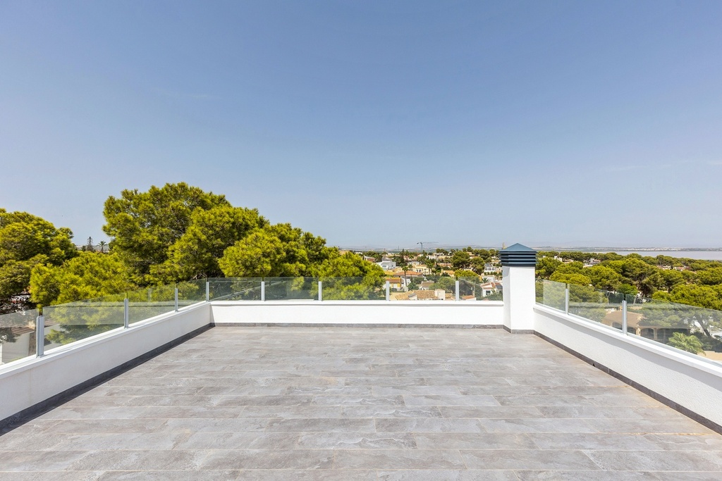 Vrijstaande villa te koop in Torrevieja