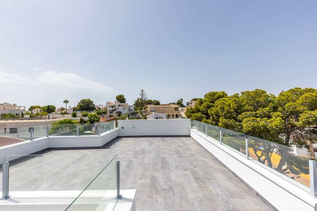 Vrijstaande villa te koop in Torrevieja