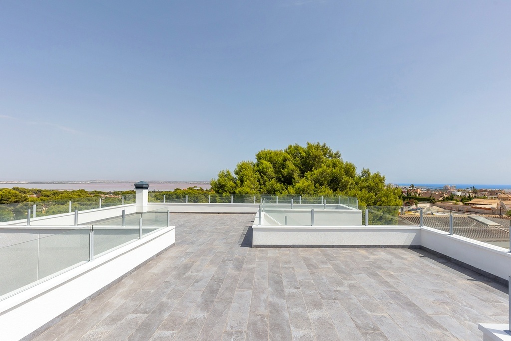 Vrijstaande villa te koop in Torrevieja