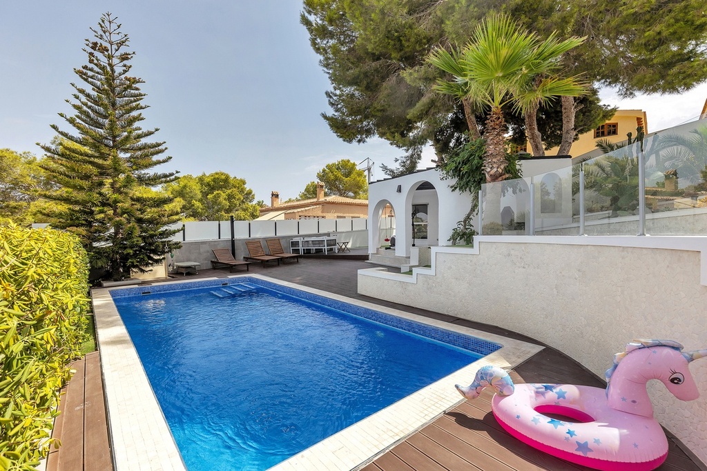 Vrijstaande villa te koop in Torrevieja
