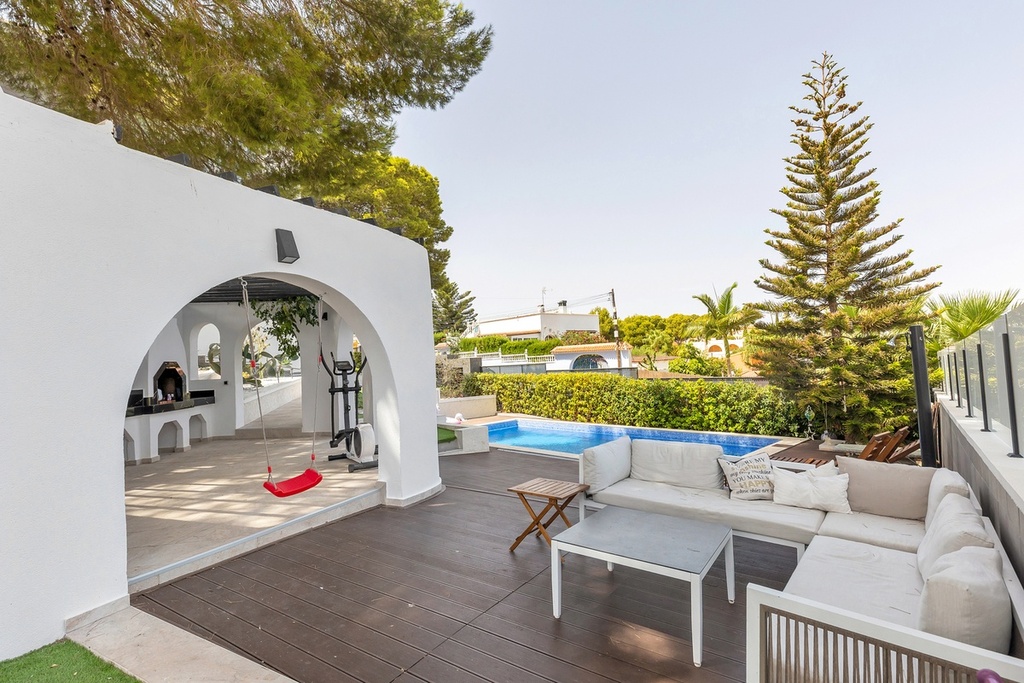 Vrijstaande villa te koop in Torrevieja
