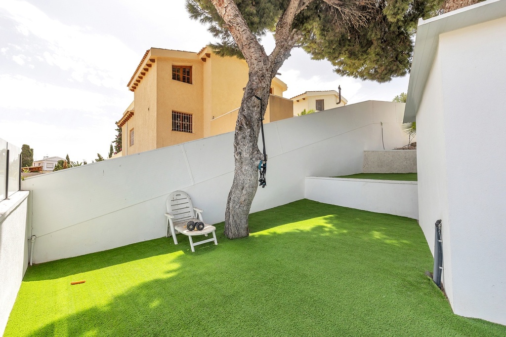 Vrijstaande villa te koop in Torrevieja