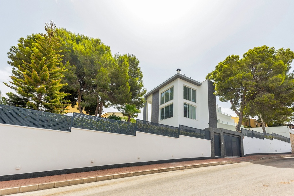 Vrijstaande villa te koop in Torrevieja