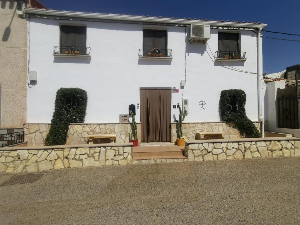 Mooi gerenoveerde woning met 4/5 slaapkamers, privézwembad in Las Labores, Huércal-Overa