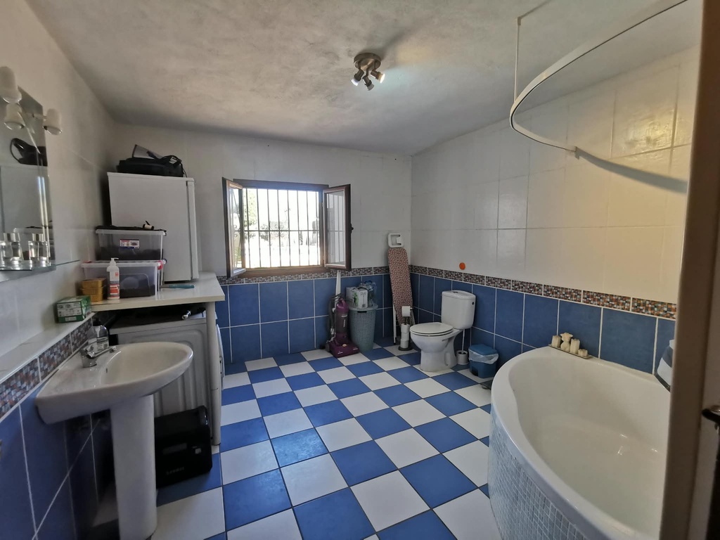 Mooi gerenoveerde woning met 4/5 slaapkamers, privézwembad in Las Labores, Huércal-Overa