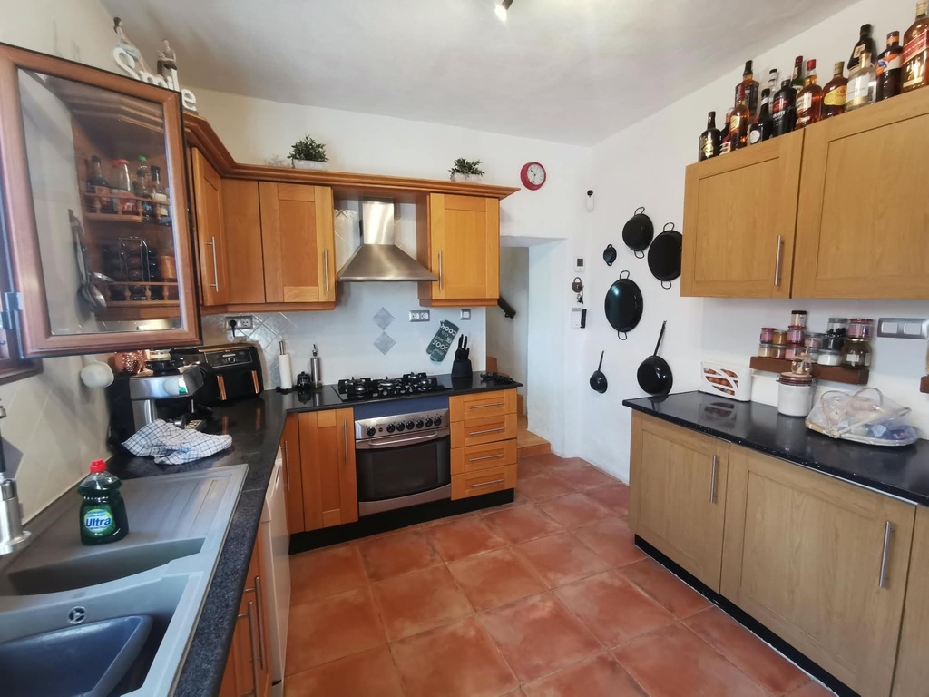 Mooi gerenoveerde woning met 4/5 slaapkamers, privézwembad in Las Labores, Huércal-Overa