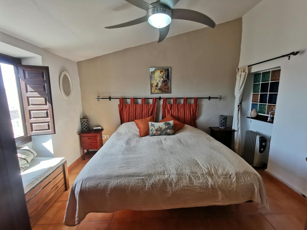 Mooi gerenoveerde woning met 4/5 slaapkamers, privézwembad in Las Labores, Huércal-Overa