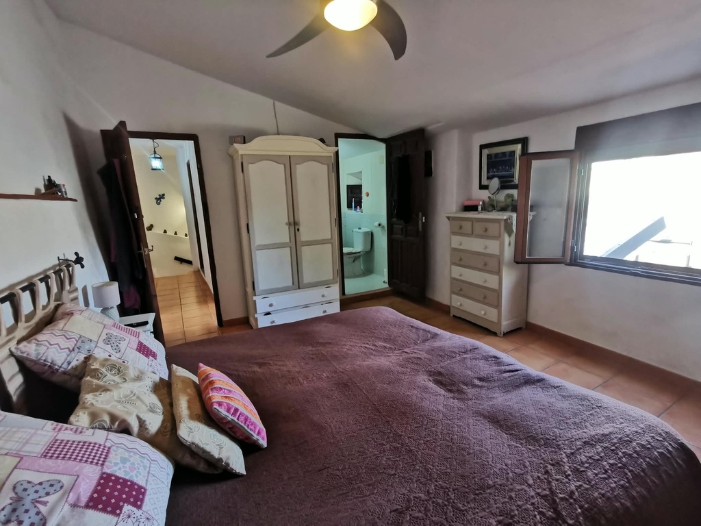 Mooi gerenoveerde woning met 4/5 slaapkamers, privézwembad in Las Labores, Huércal-Overa