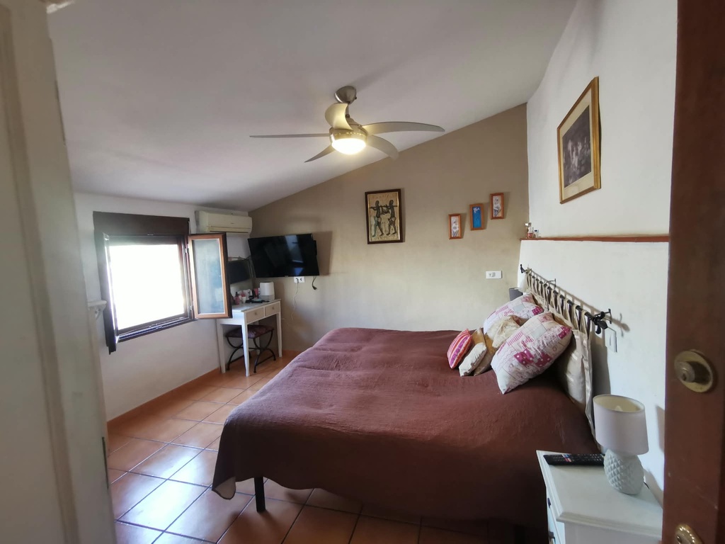 Mooi gerenoveerde woning met 4/5 slaapkamers, privézwembad in Las Labores, Huércal-Overa