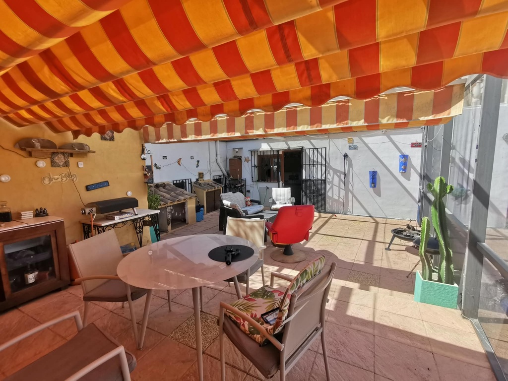Mooi gerenoveerde woning met 4/5 slaapkamers, privézwembad in Las Labores, Huércal-Overa