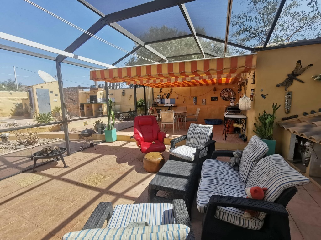 Mooi gerenoveerde woning met 4/5 slaapkamers, privézwembad in Las Labores, Huércal-Overa