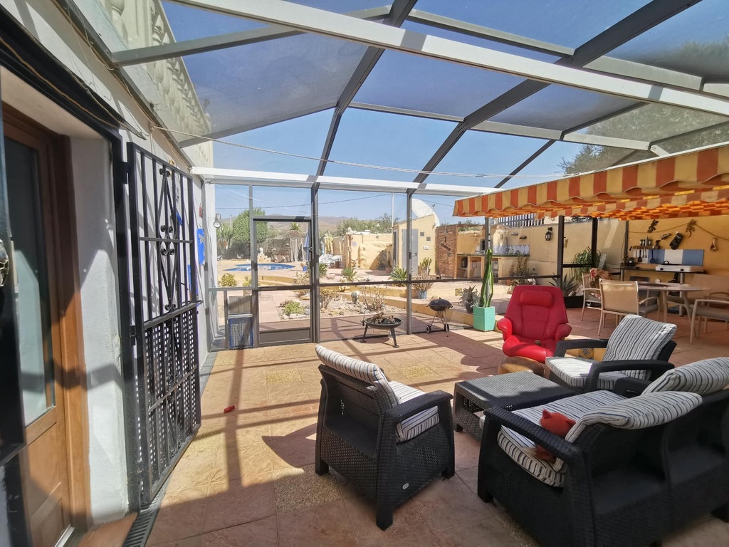 Mooi gerenoveerde woning met 4/5 slaapkamers, privézwembad in Las Labores, Huércal-Overa