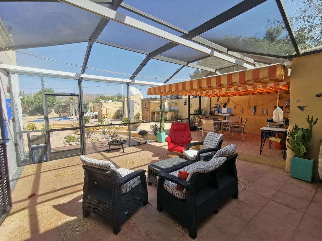 Mooi gerenoveerde woning met 4/5 slaapkamers, privézwembad in Las Labores, Huércal-Overa
