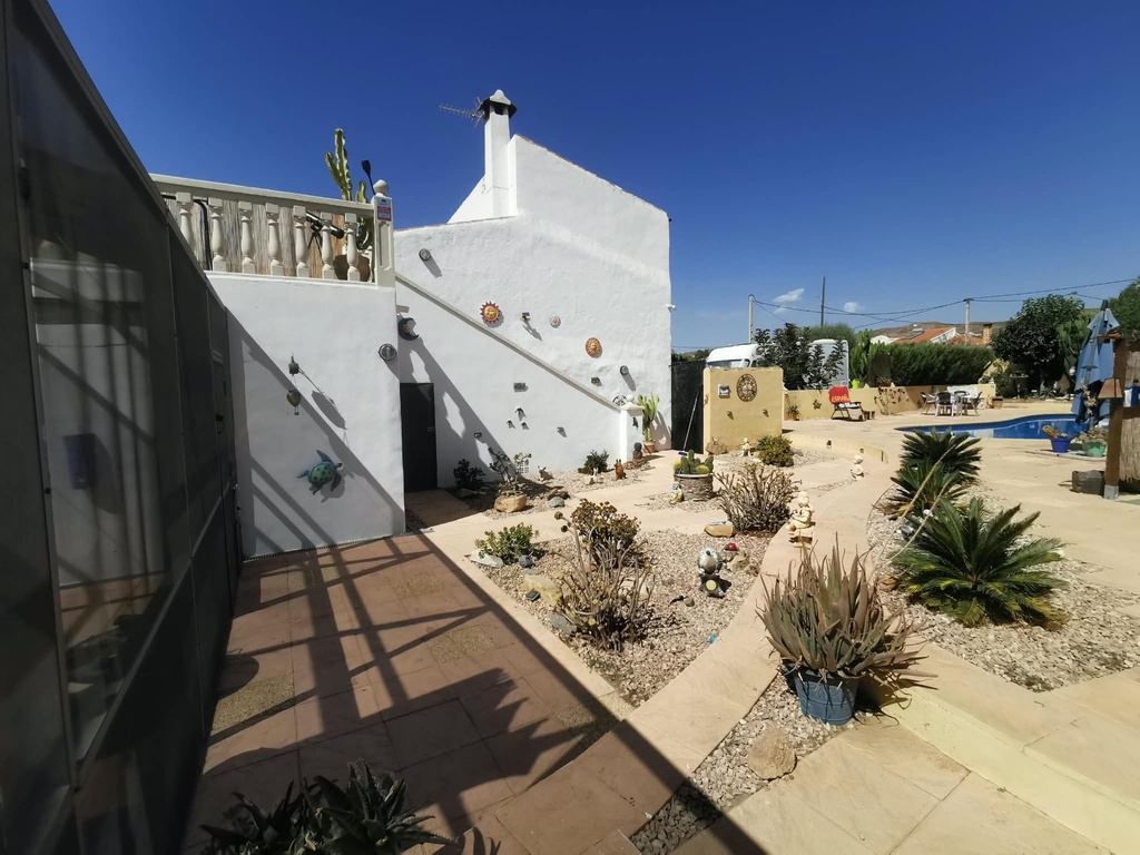 Mooi gerenoveerde woning met 4/5 slaapkamers, privézwembad in Las Labores, Huércal-Overa