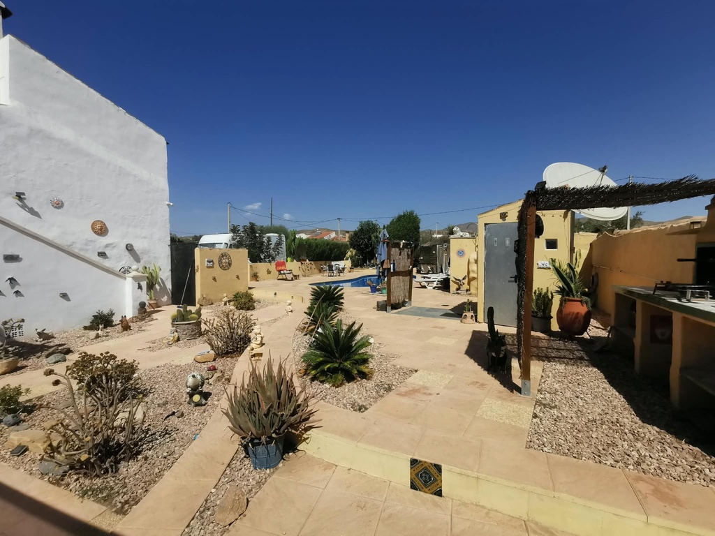 Mooi gerenoveerde woning met 4/5 slaapkamers, privézwembad in Las Labores, Huércal-Overa