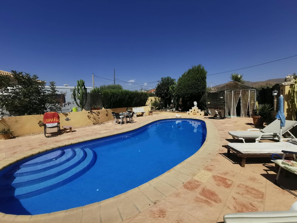 Mooi gerenoveerde woning met 4/5 slaapkamers, privézwembad in Las Labores, Huércal-Overa
