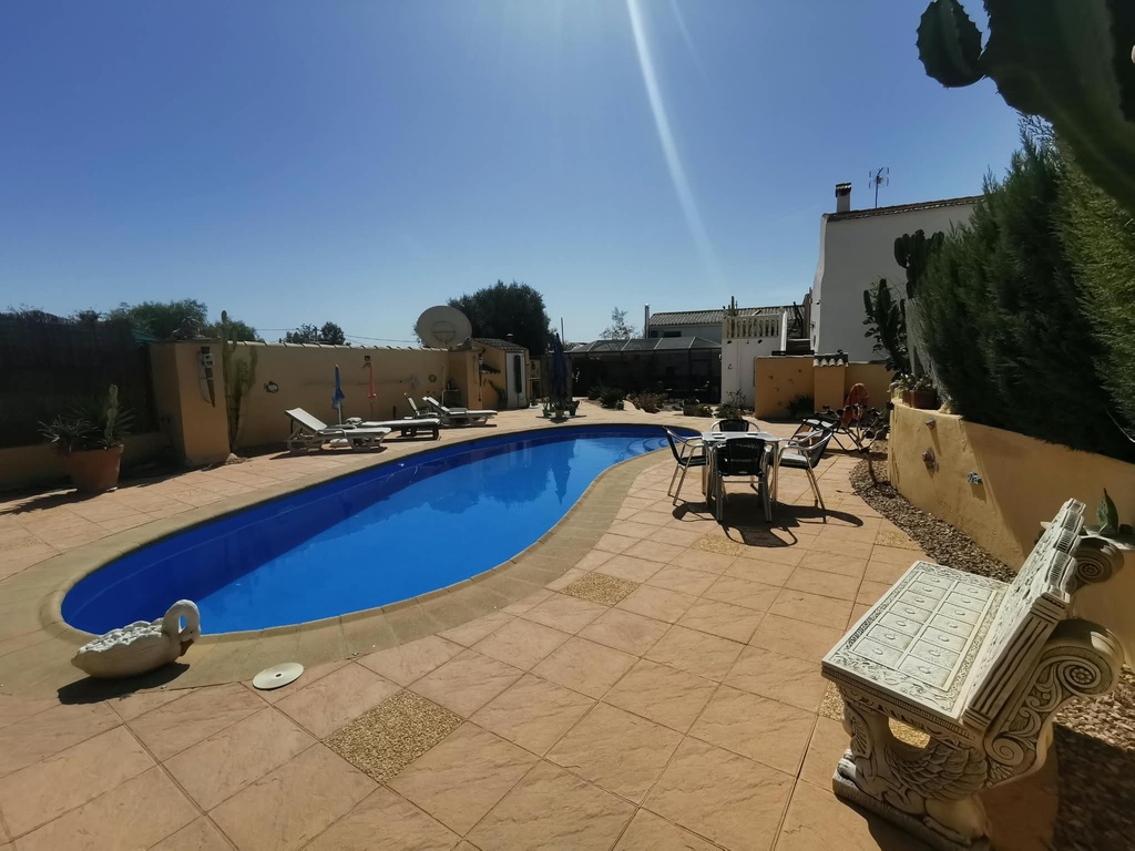 Mooi gerenoveerde woning met 4/5 slaapkamers, privézwembad in Las Labores, Huércal-Overa