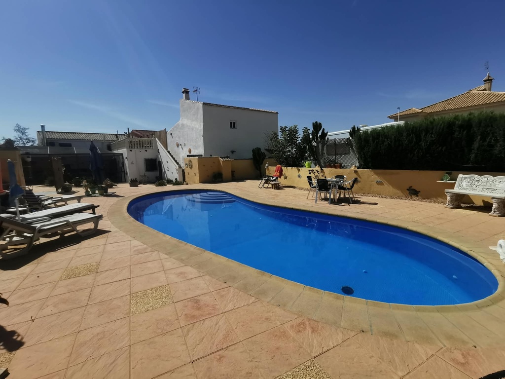 Mooi gerenoveerde woning met 4/5 slaapkamers, privézwembad in Las Labores, Huércal-Overa