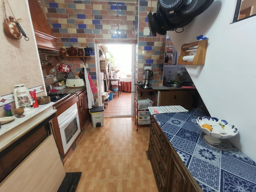 Fraai Gerenoveerd Dorpshuis met 5 Slaapkamers, Zonnig Terras en Landelijk Uitzicht in Chirivel, Almería