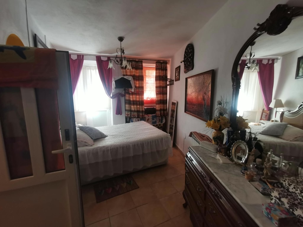 Fraai Gerenoveerd Dorpshuis met 5 Slaapkamers, Zonnig Terras en Landelijk Uitzicht in Chirivel, Almería