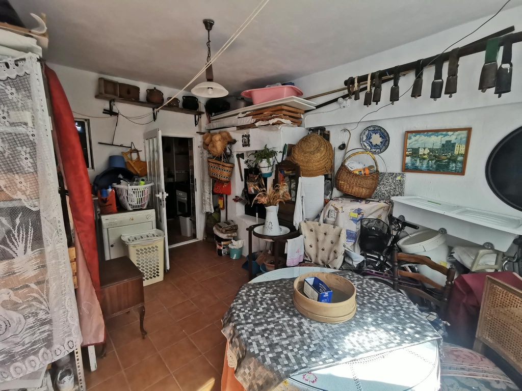 Fraai Gerenoveerd Dorpshuis met 5 Slaapkamers, Zonnig Terras en Landelijk Uitzicht in Chirivel, Almería