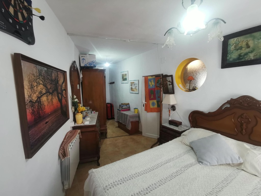 Fraai Gerenoveerd Dorpshuis met 5 Slaapkamers, Zonnig Terras en Landelijk Uitzicht in Chirivel, Almería