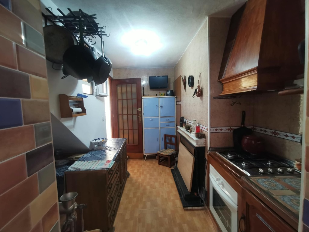 Fraai Gerenoveerd Dorpshuis met 5 Slaapkamers, Zonnig Terras en Landelijk Uitzicht in Chirivel, Almería