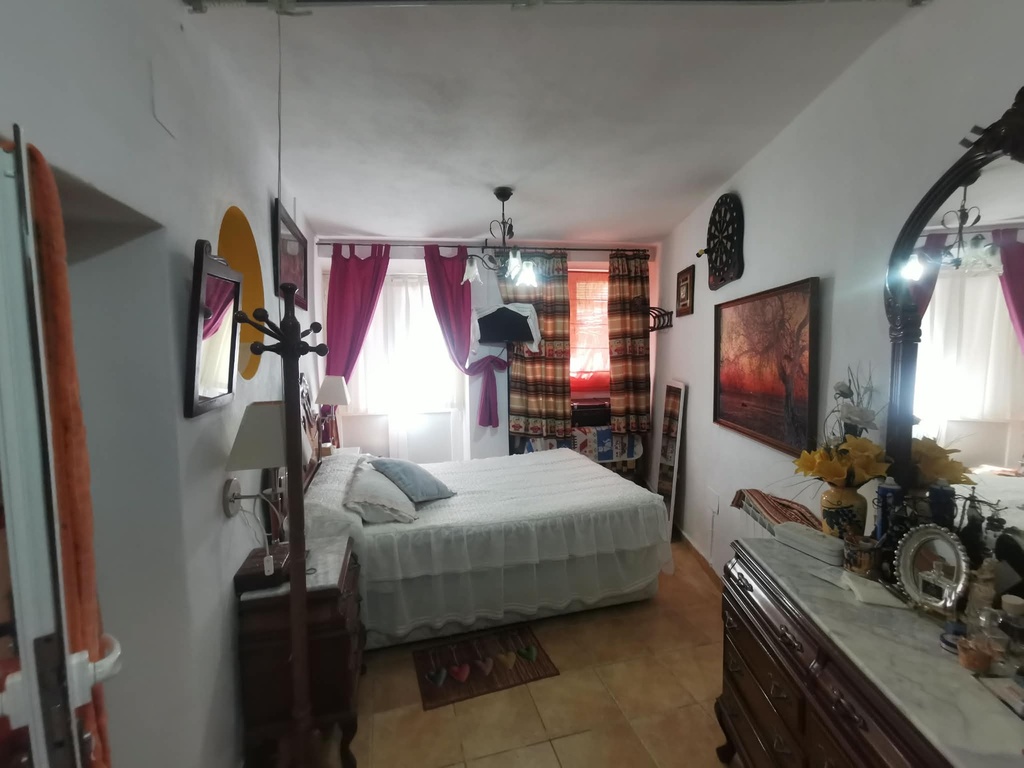Fraai Gerenoveerd Dorpshuis met 5 Slaapkamers, Zonnig Terras en Landelijk Uitzicht in Chirivel, Almería